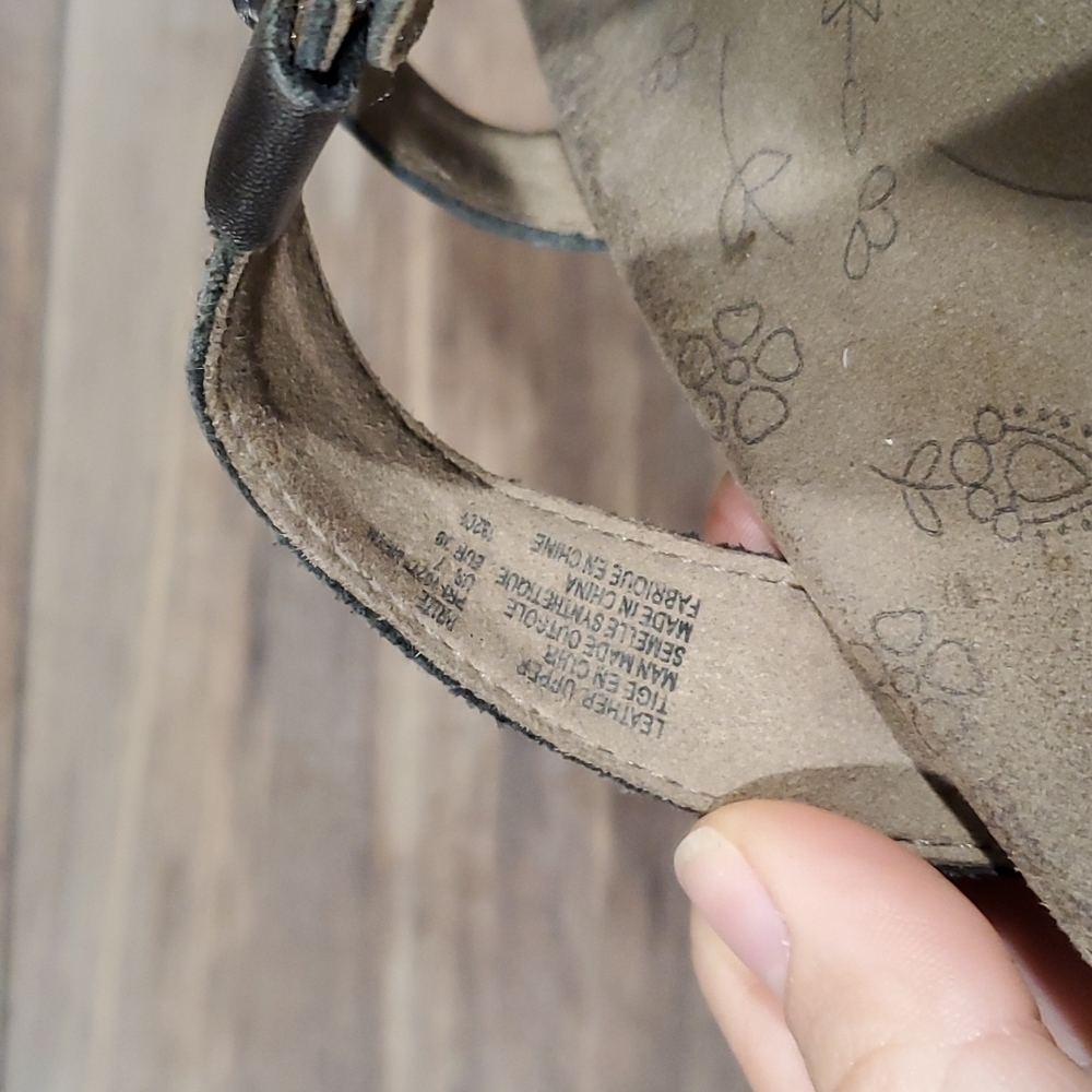 Taos Festive sandals Strappy flats sz 7 hook&loop shoes - Picture 9 of 10